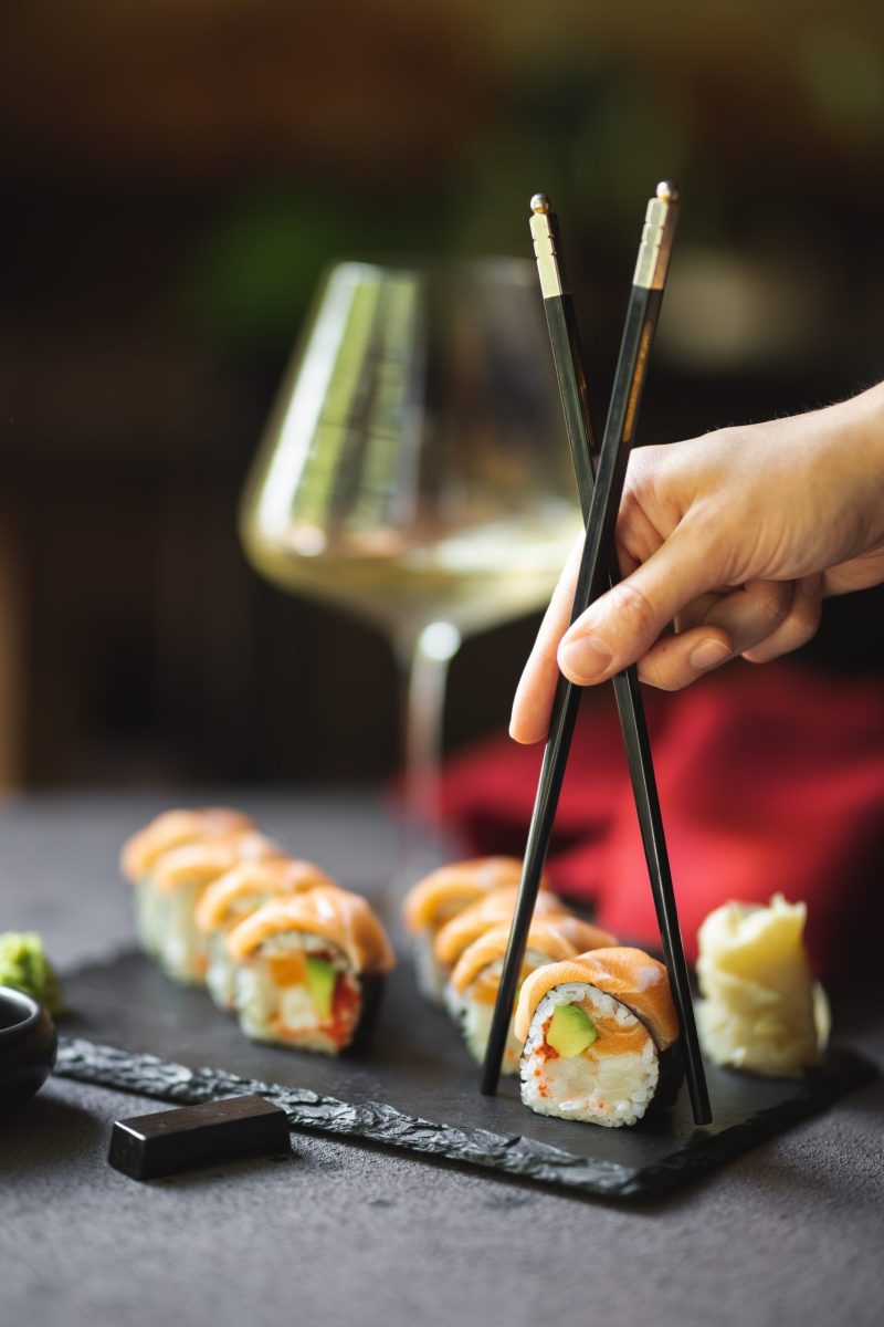 Smukt anrettet sushi servering hos sushi restaurant i Næstved